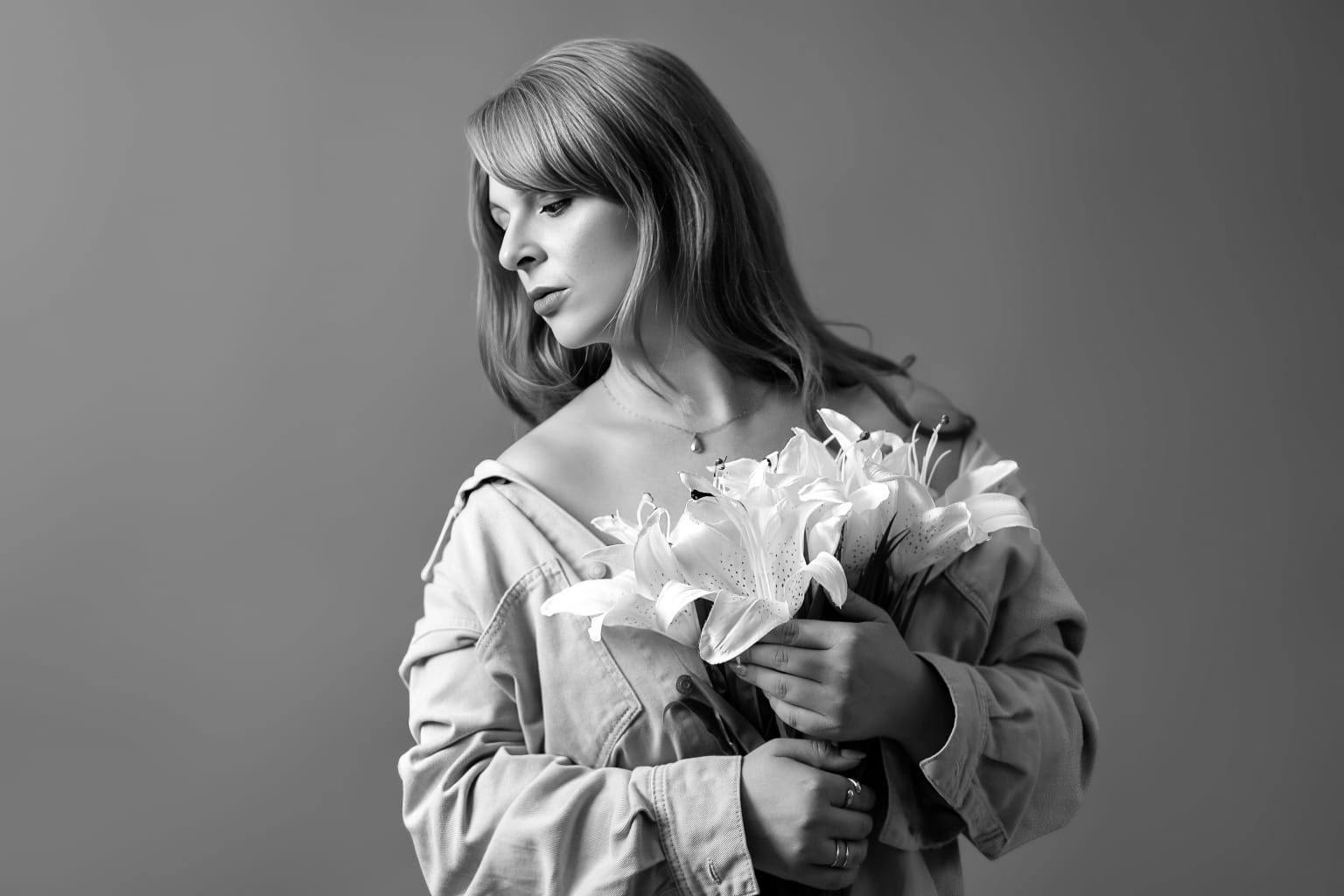 Laura, studio portrait